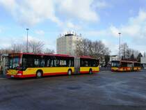 Zwei HSB Mercedes Benz Citaro 1 G am 21.03.16 in Hanau Hbf 