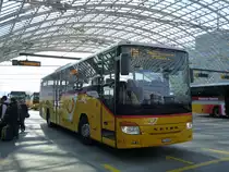 PostAuto Graubünden, 7000 Chur; PU Trasporti pubblici Moësano SA, 6563 Mesocco: Setra S 415 H GR 109'005 für Doppelführung des Eilkurses nach Bellinzona zusammen mit Setra S 415 H GR 163'714 von PU Mark AG, 7440 Andeer, am 24. März 2016 bei der Postautostation Chur