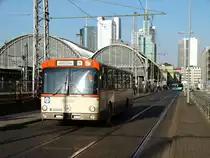 VGF Mercedes Benz O305 als Osterhasenexpress auf den Rückweg ins Depot am 26.03.16 in Frankfurt am Main 