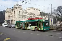 Serbien / Stadtbus Belgrad / City Bus Beograd: Oberleitungsbus BKM (Belkommunmash) AKSM-321 - Wagen 2026 der GSP Belgrad, aufgenommen im Januar 2016 am Platz der Republik (Trg Republike) in Belgrad.