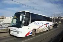 Serbien / Belgrad / Beograd: VDL Berkhof Axial von  Lasta Belgrad , aufgenommen im Januar 2016 auf der Brücke über die Save in der Nähe der Haltestelle  Ekonomski fakultet  in Belgrad.