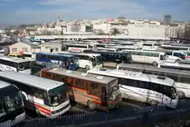 Serbien / Belgrad / Beograd: Blick über die Abstellfläche am Überlandbusbahnhof, aufgenommen im Januar 2016 auf der Brücke über die Save in der Nähe vom Hauptbahnhof Belgrad.