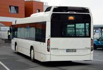 Hafen Shuttlebus Volvo 7700 am 18.03.16 am Rostocker Fährhafen mit netten LED Piktogramm.