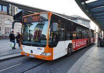 Mercedes-Benz O 530 II (Nr. 6205) der rnv, unterwegs als Linie 60 (Mannheim Grenadierstraße - Mannheim Lanzvilla), am 18.3.2016 bei der Haltestelle Mannheim Hauptbahnhof.