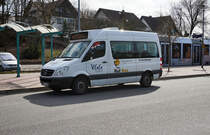 Mercedes-Benz Sprinter der VGG, unterwegs auf der Linie 666, als Kurs 714 (Fürth (Odenwald) Bahnhof - Neunkirchen Heilquelle), am 26.3.2016 beim Halt an der Haltestelle Fürth (Odenwald) Bahnhof.
