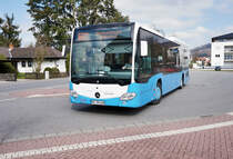 Mercedes-Benz O 530 III der VGG, unterwegs auf der Linie 667, als Kurs 119 (Grasellenbach Im Erzfeld – Fürth Bahnhof – Heppenheim Bahnhof), am 26.3.2016 bei der Abfahrt aus der Haltestelle Fürth (Odenwald) Bahnhof.