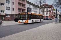 MAN Lion's City von vBUS, unterwegs als Linie 55 (Waldhof Haus Waldhof - Käfertal Bahnhof), am 28.3.2016 bei der Haltestelle Käfertal Käfertalschule.