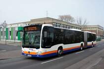 Stadtbus Mainz / Stadtbus Wiesbaden: Mercedes-Benz Citaro C2 Gelenkbus der ESWE Wiesbaden, aufgenommen im April 2016 in der Nähe der Haltestelle  Botanischer Garten  in Mainz.