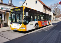Mercedes-Benz O 530 II (Nr. 6236) der rnv, unterwegs als Linie 55 (Waldhof Haus Waldhof - Käfertal Bahnhof), am 24.3.2016 bei der Haltestelle Käfertal Rathaus.