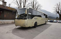 Temsa Safari von POSTBUS unterwegs als SEV-Kurs 14225 (Greifenburg-Weißensee Bahnhof - Lienz Bahnhof), am 6.4.2016 bei der Haltestelle Greifenburg-Weißensee Bahnhof.