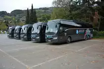 DQ-800-XD / DH-585-RL / DH-593-RL / DQ-780-XD / CJ-126-BB (Volvo 9900) stehen am 17.10.2015 auf dem Parkplatz an der Hochjoch Bahn in Schruns.
