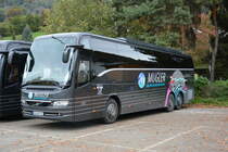 DQ-800-XD (Volvo 9900) steht am 17.10.2015 auf dem Parkplatz an der Hochjoch Bahn in Schruns.
