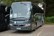 DQ-800-XD (Volvo 9900) steht am 17.10.2015 auf dem Parkplatz an der Hochjoch Bahn in Schruns.
