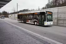 Mercedes-Benz O 530 III (Nr. 140) der SÜC unterwegs als Linie 2 (Unterlauter - Wüstenahorn), am 20.3.2016 bei der Haltestelle Coburg Bahnhof/ZOB.