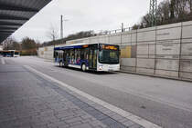 Nach einer Runde um den ZOB  kommt der Bus nach Schloss Callenberg zum zweiten Mal vorbei:
MAN Lion's City (Nr. 144) der SÜC, unterwegs als Linie 5 (Veste - Schloss Callenberg), am 20.3.2016 bei der Abfahrt aus der Haltestelle Coburg Bahnhof/ZOB.