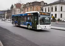 Mercedes-Benz O 530 II (Nr. 135) der SÜC unterwegs als Linie 1 (Bertelsdorf Wendeplatz - Niederfüllbach), am 21.3.2016 bei der Haltestelle Coburg Bahnhof/ZOB.