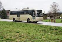 Temsa Safari von POSTBUS unterwegs als SEV-Kurs 14228 (Lienz Bahnhof - Greifenburg-Weißensee Bahnhof), am 9.4.2016 nahe der Haltestelle Greifenburg-Weißensee Bahnhof.