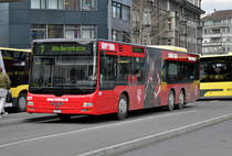 MAN Lions City 149, mit einer Werbung für den FC Thun, fährt auf der Linie 3 zur Endstation am Bahnhof Thun. Die Aufnahme stammt vom 30.03.2016.