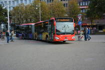 Am 18.10.2015 fährt FR-SW 912 auf der Linie 11. Aufgenommen wurde ein Mercedes Benz Citaro G der 2. Generation / Freiburg im Breisgau Hauptbahnhof.
