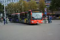 Am 18.10.2015 fährt FR-SW 912 auf der Linie 11. Aufgenommen wurde ein Mercedes Benz Citaro G der 2. Generation / Freiburg im Breisgau Hauptbahnhof.
