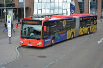 Am 18.10.2015 fährt FR-SW 912 auf der Linie 11. Aufgenommen wurde ein Mercedes Benz Citaro G der 2. Generation / Freiburg im Breisgau Hauptbahnhof.
