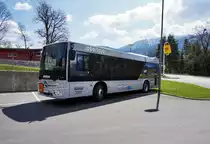 Ein Mercedes – Kutsenits Hydra von Oberlojer, am 12.4.2016 in Greifenburg. Um 13:10 Uhr übernahm der Bus auf der Kfl. 5021 den Kurs 10 (Greifenburg Gemeindeamt - Kleblach Lind Bahnhst).