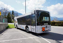 Ein Mercedes – Kutsenits Hydra von Oberlojer, am 12.4.2016 in Greifenburg.
Um 13:10 Uhr übernahm der Bus auf der Kfl. 5021 den Kurs 10 (Greifenburg Gemeindeamt - Kleblach Lind Bahnhst).