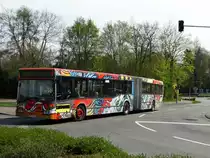 VilBus Mercedes Benz O405 GN am 12.04.16 in Bad Vilbel aus Schulbus Verstärker. Dieser Bus wird von den Stadtwerken Bad Vilbel über ViaBus geleast. Er fuhr früher in Hanau bei der HSB. Ein paar Schüler eines Gymnasium Bad Vilbel haben ihn dann so verschönert.