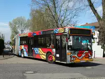 VilBus Mercedes Benz O405 GN am 12.04.16 in Bad Vilbel aus Schulbus Verstärker. Dieser Bus wird von den Stadtwerken Bad Vilbel über ViaBus geleast. Er fuhr früher in Hanau bei der HSB. Ein paar Schüler eines Gymnasium Bad Vilbel haben ihn dann so verschönert.