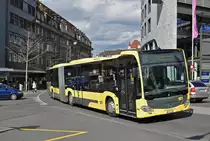 Mercedes Citaro 166, auf der Linie 5, fährt zur Haltestelle beim Bahnhof Thun. Die Aufnahme stammt vom 30.03.2016.