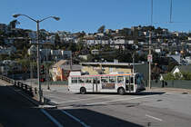 Der ETI/Kiepe 14TrSF Nr. 5479 holt am 9. April 2013 auf der Market Street ordentlich aus, um anschliessend mittels einer 180-Grad-Wende auf die Clayton Street links im Bild einzubiegen.