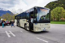 Temsa Tourmalin von POSTBUS unterwegs als SEV-Kurs 14244 (Lienz Bahnhof - Greifenburg-Weißensee Bahnhof), am 15.4.2016 beim Halt an der Haltestelle Oberdrauburg Bahnhof.