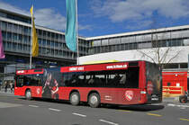 MAN Lions City 149, mit einer Werbung für den FC Thun, auf der Linie 3 verlässt die Haltestelle beim Bahnhof Thun. Die Aufnahme stammt vom 30.03.2016.