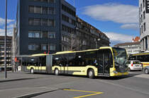 Mercedes Citaro 166, auf der Linie 2, fährt zur Haltestelle beim Bahnhof Thun. Die Aufnahme stammt vom 30.03.2016.