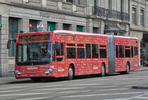 Mercedes Citaro 7050, mit der Vollwerbung für easy Jet, fährt zur Haltestelle der Linie 50 beim Brausebad. Die Aufnahme stammt vom 16.04.2016.