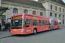 Mercedes Citaro 7050, mit der Vollwerbung für easy Jet, watetet an der Endhaltestelle der Linie 50 beim Bahnhof SBB.. Die Aufnahme stammt vom 16.04.2016.