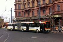 Stadtbus Mainz: Mercedes-Benz O 405 G der MVG Mainz / Mainzer Verkehrsgesellschaft, aufgenommen im April 2016 am Hauptbahnhof in Mainz.
