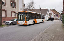 Mercedes-Benz O 530 II (Nr. 6253) der rnv, unterwegs als Linie 55 (Käfertal Bahnhof - Waldhof Bahnhof), am 19.3.2016 bei der Haltestelle Käfertal Rathaus.