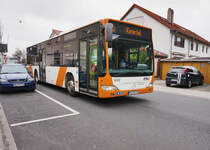 Mercedes-Benz O 530 II (Nr. 6222) der rnv, unterwegs als Linie 55 (Waldhof Haus Waldhof - Käfertal Bahnhof), am 19.3.2016 nahe der Haltestelle Käfertal Äußere Wingertstraße.