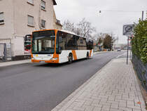 Mercedes-Benz O 530 II (Nr. 6233) der rnv, unterwegs als Linie 55 (Waldhof Haus Waldhof - Käfertal Bahnhof), am 19.3.2016 nahe der Haltestelle Käfertal Äußere Wingertstraße.