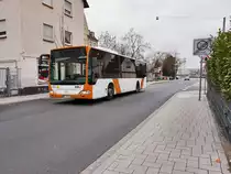 Mercedes-Benz O 530 II (Nr. 6233) der rnv, unterwegs als Linie 55 (Waldhof Haus Waldhof - Käfertal Bahnhof), am 19.3.2016 nahe der Haltestelle Käfertal Äußere Wingertstraße.