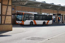 Mercedes-Benz O 530 II (Nr. 6285) der rnv, unterwegs als Linie 55 (Käfertal Bahnhof - Waldhof Bahnhof), am 24.3.2016 bei der Haltestelle Käfertal Bahnhof.