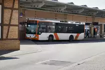 Mercedes-Benz O 530 II (Nr. 6285) der rnv, unterwegs als Linie 55 (Käfertal Bahnhof - Waldhof Bahnhof), am 24.3.2016 bei der Haltestelle Käfertal Bahnhof.