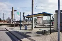 Blick auf die Haltestelle Käfertal Bahnhof am 19.3.2016.
An diesem Bussteig hält die Linie 56 nach Vogelstang Warnemünder Weg und die Linie 64 nach Mannheim Hauptbahnhof.