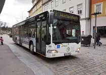 Mercedes-Benz O 530 I (Nr. 111) der SÜC, unterwegs als Linie 2 (HUK-COBURG arena - Wüstenahorn), am 21.3.2016 bei der Haltestelle Theaterplatz.