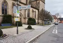 Blick auf die Bushaltestelle Weismain Kirchplatz am 22.3.2016