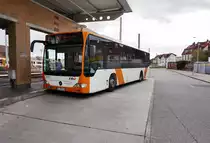 Mercedes-Benz O 530 II (Nr. 6232) der rnv, unterwegs als Linie 53 (Käfertal Bahnhof - Luzenberg - Mannheim Kurpfalzbrück), am 28.3.2016 bei der Haltestelle Käfertal Bahnhof.