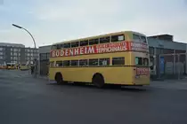  25 Jahre Linie 100  und deswegen sind einige Historische Busse unterwegs zwischen Berlin Zoologischer Garten und Berlin Alexanderplatz. Hier zu sehen ist ein Büssing D2U 64 (B-ZU 629H). Aufgenommen am Bahnhof Berlin Zoologischer Garten / Hertzallee / 31.10.2015.

