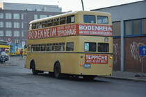  25 Jahre Linie 100  und deswegen sind einige Historische Busse unterwegs zwischen Berlin Zoologischer Garten und Berlin Alexanderplatz. Hier zu sehen ist ein Büssing D2U 64 (B-ZU 629H). Aufgenommen am Bahnhof Berlin Zoologischer Garten / Hertzallee / 31.10.2015.
