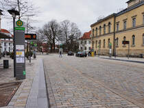 Blick auf die Haltestellen Theaterplatz C und Theaterplatz D.
Aufgenommen am 20.3.2016